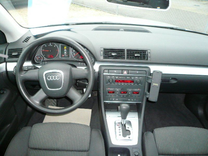 Audi A4 Avant 2.0 TDI multitronic NAVI ANHNGERKUPPL