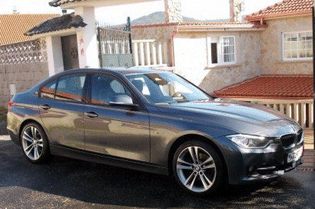 Sede social con el BMW comprado por Autoxuga