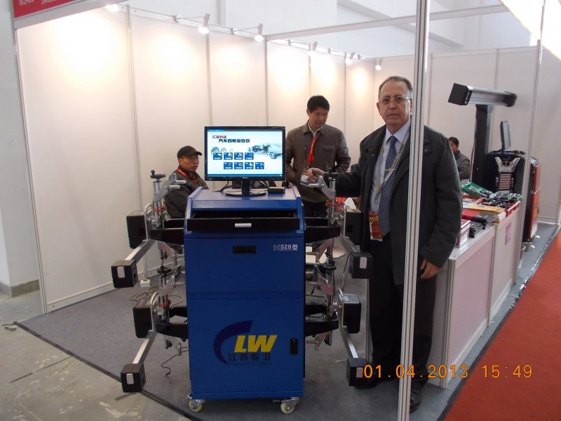 Stand del fabricante de alineadores chino