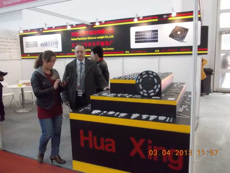 Visita a un stand fabricante de contrapesos para llantas de aluminio