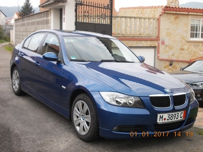 Vista frontal del BMW 320D